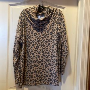 Faded look cheetah pattern with scrunched neck fabric and pretty buttons